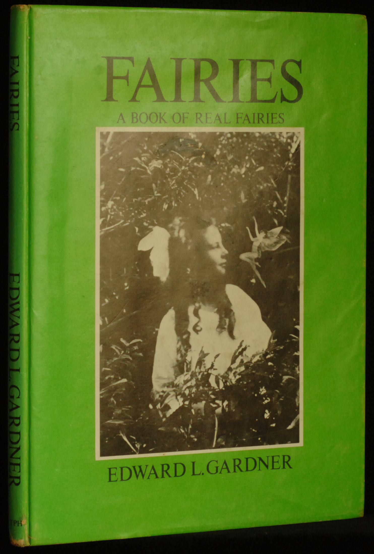 mbb007220c_-_Gardner_Edward_L_-_Fairies.The_Cottingley_Photographs_And_Their_Sequel.jpg